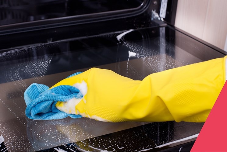 التنظيف الذاتي للفرن دون الحاجة إلى منظفات.